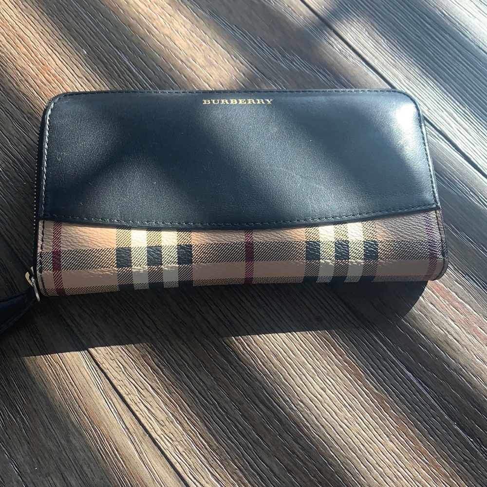 Authentic Burberry LS Elmore HBC Burberry Long Wallet PVC X Leather